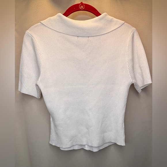 Milk & Honey White, ribbed, short-sleeve button-down top Size Medium - Picture 4 of 7